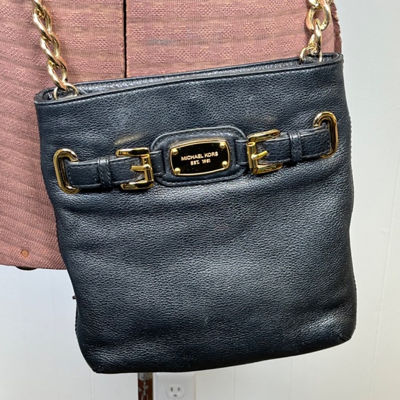 Michael Kors Black Pebbled Leather 'Hamilton' Crossbody Bag - Picture 2 of 15